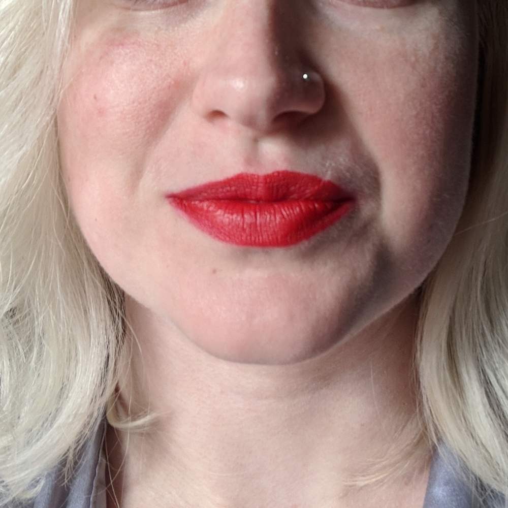 💋 NWT Bésame Victory Red Lipstick - Picture 2 of 4